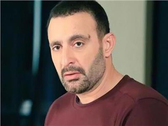فيديو أحمد السقا يفاجئ جمهوره ويقود عربة بحصان في شوارع القاهرة صورة رقم 8