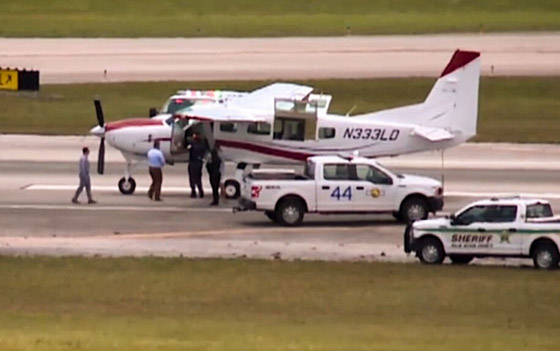 بالفيديو: مسافر بدون خبرة في الطيران يقود طائرة ويهبط بسلام بعد مرض الطيار! صورة رقم 1