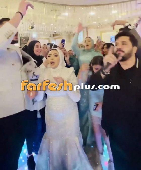 فيديو: مصطفى حجاج يفاجئ أحد متابعيه وعروسه بحضور حفل خطبتهما والغناء لهما صورة رقم 5