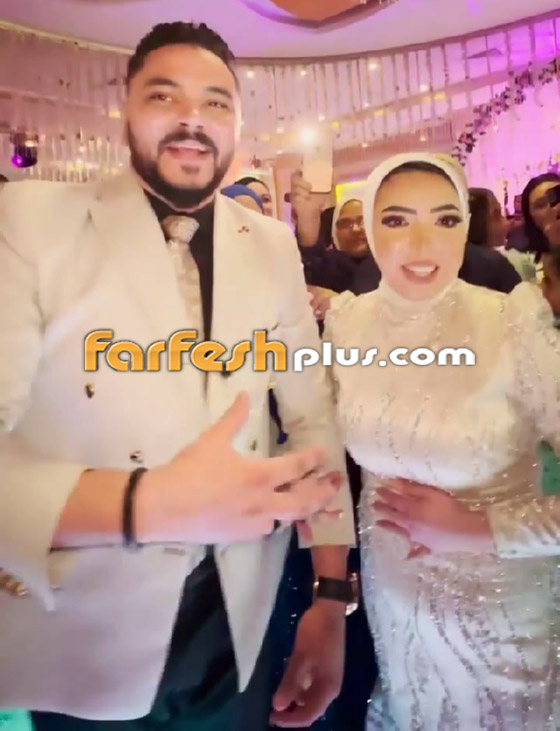 فيديو: مصطفى حجاج يفاجئ أحد متابعيه وعروسه بحضور حفل خطبتهما والغناء لهما صورة رقم 6
