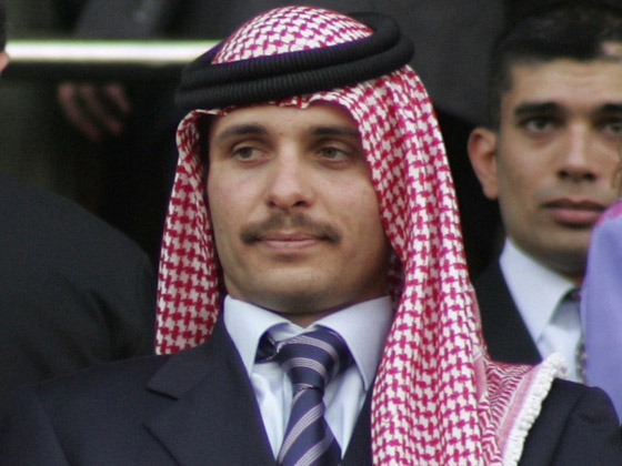 ملك الأردن يعزل أخيه الأمير حمزة مقيدا إقامته واتصالاته! ما رد الملكة نور؟ صورة رقم 11