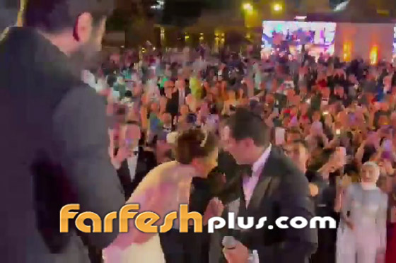 فيديو تامر حسني يفاجئ عروسا بإحياء حفل زفافها.. شاهد رد فعلها الطريف صورة رقم 7
