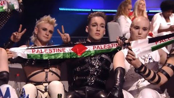فيديو وصور: نجوم عرب وعالميين رفعوا علم فلسطين في حفلاتهم الغنائية صورة رقم 4
