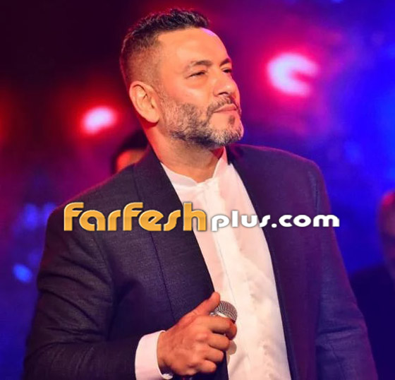 فيديو زياد برجي ينسى كلمات أغنيته على المسرح بعد أن فاجأته مُعجبة حسناء بقبلة على خده صورة رقم 4