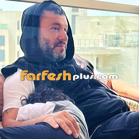 فيديو زياد برجي ينسى كلمات أغنيته على المسرح بعد أن فاجأته مُعجبة حسناء بقبلة على خده صورة رقم 5