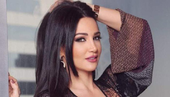 صورة ديانا حداد أمام الكعبة تثير الجدل: أليست مسيحية؟  صورة رقم 3