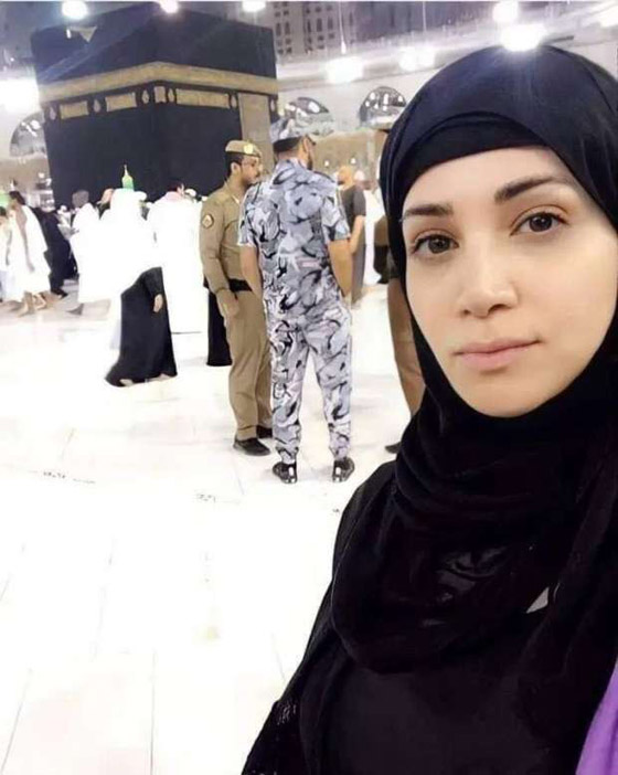 صورة ديانا حداد أمام الكعبة تثير الجدل: أليست مسيحية؟  صورة رقم 1