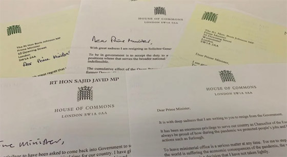 رسائل استقالة قاسية من وزراء جونسون.. والأخير عازم على البقاء بمنصبه صورة رقم 1