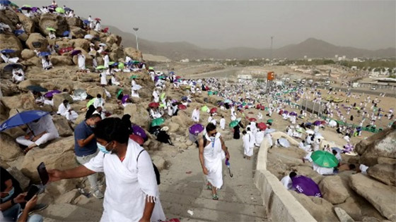 بالفيديو والصور.. الحجاج يتوافدون على عرفات لأداء ركن الحج الأعظم صورة رقم 1