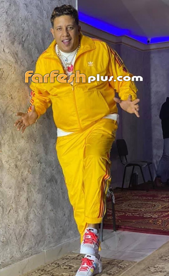 صورة حمو بيكا حافي القدمين ويعترف أنه كان سائق سيارة نقل: 