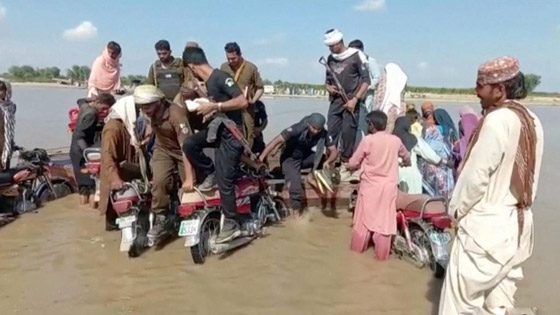 مصرع 18 امرأة من عائلة واحدة بغرق مركب خلال حفل زفاف في باكستان صورة رقم 3