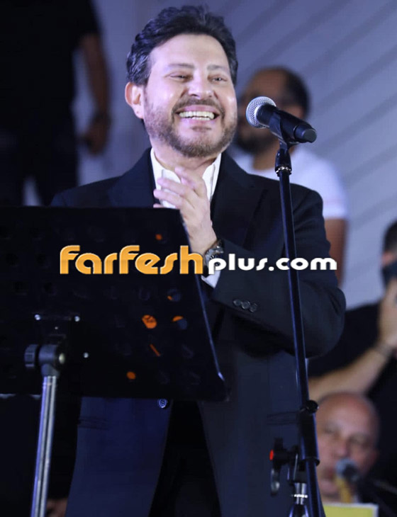 فيديو هاني شاكر يتألق في دويتو مع وليد توفيق.. وجوجينا رزق تستقبل زوجته صورة رقم 5