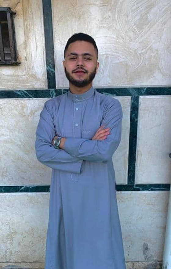 مغني 