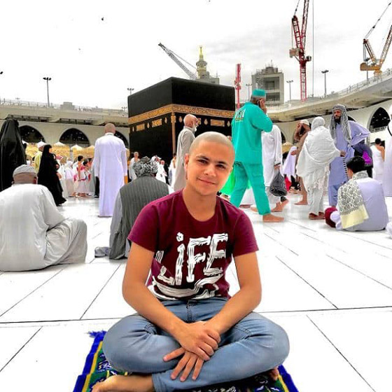 مغني 