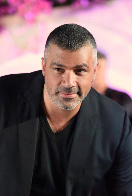 فيديو: فارس كرم يرقص على المسرح 