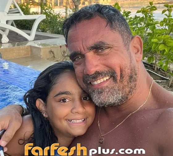صور أمير كرارة في المسبح مع ابنته الشابة.. وزوجته تخطف الأنظار بجمالها صورة رقم 3