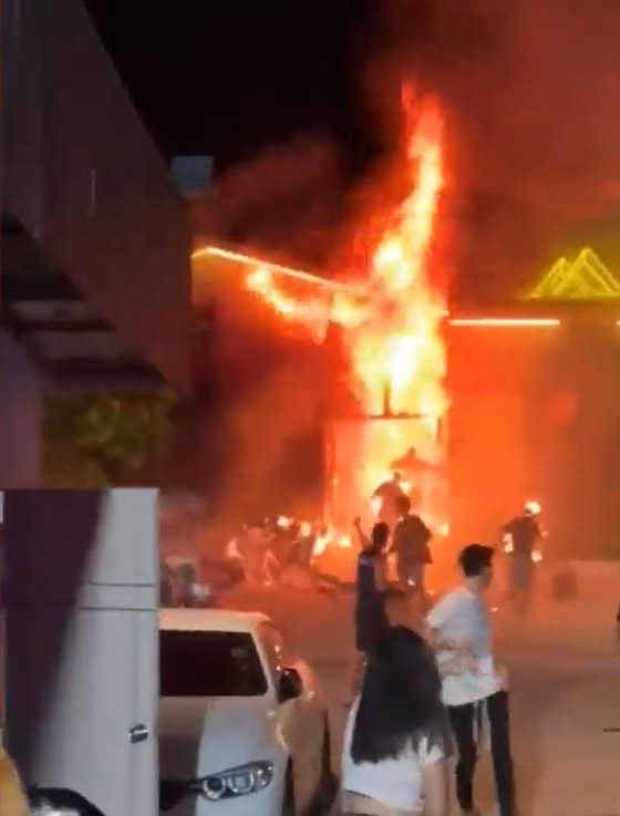 فيديو: حريق مرعب بملهى ليلي في تايلاند يخلف قتلى وإصابات بالعشرات صورة رقم 6