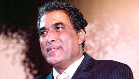 خيري بشارة يهاجم أحمد زكي بسبب قصة شعره الشهيرة في فيلم 