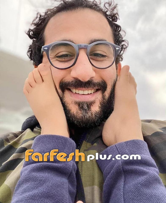 علامات السن تظهر بوضوح على أحمد حلمي أثناء قضائه الإجازة الصيفية.. والجمهور: كبرت كده امتى يا حلمي؟! صورة رقم 7