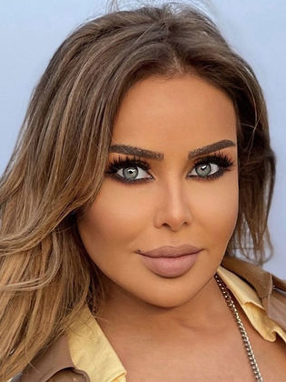 بيع المثلجات ومسح الطاولات.. هكذا عانى النجوم قبل الشهرة صورة رقم 3