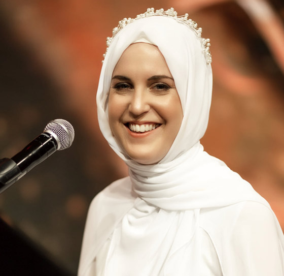 حفظت القرآن واعتنقت الإسلام.. من هي المغنية الإنجليزية التي غنت 