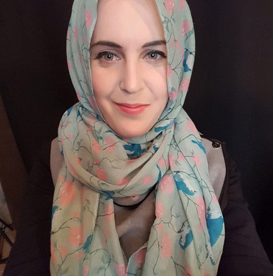 حفظت القرآن واعتنقت الإسلام.. من هي المغنية الإنجليزية التي غنت 