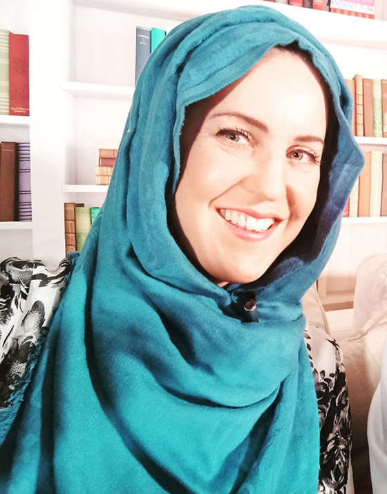 حفظت القرآن واعتنقت الإسلام.. من هي المغنية الإنجليزية التي غنت 