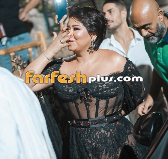 فيديو شيرين عبد الوهاب تُقبل يد طبيبها النفسي على المسرح: رجعني للحياة! صورة رقم 12