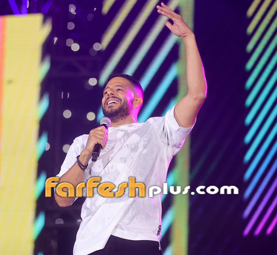 صور: محمد حماقي يرتدي تي شيرت بـ19 ألف جنيه ويدعو ابن شقيقه للمسرح صورة رقم 10