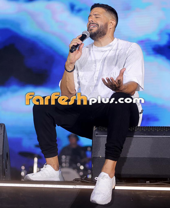 صور: محمد حماقي يرتدي تي شيرت بـ19 ألف جنيه ويدعو ابن شقيقه للمسرح صورة رقم 12