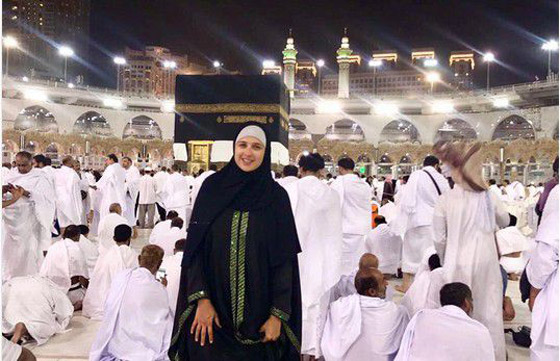 صور نجوم الفن يؤدون العمرة..منهم كريم عبد العزيز وهاني سلامة  صورة رقم 14