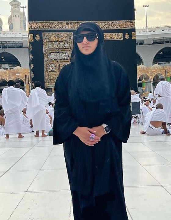 صور نجوم الفن يؤدون العمرة..منهم كريم عبد العزيز وهاني سلامة  صورة رقم 7