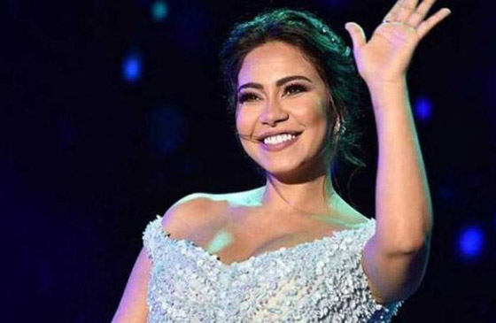 فيديو وصور: شيرين عبد الوهاب ‏تحتفل بعيد ميلادها على المسرح مع ابنتها، وتكشف عمرها! صورة رقم 7