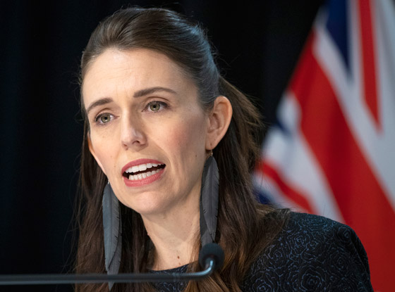 فيديو: وداع مؤثر لرئيسة وزراء نيوزيلندا بعد استقالتها صورة رقم 12
