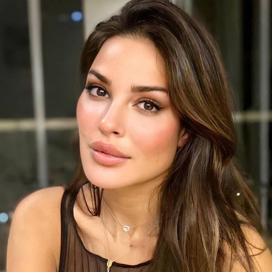 ‏فيديو: نادين نجيم تبكي بعد أن فاجأها حبيبها بخاتم ماسي وطلب يدها صورة رقم 2