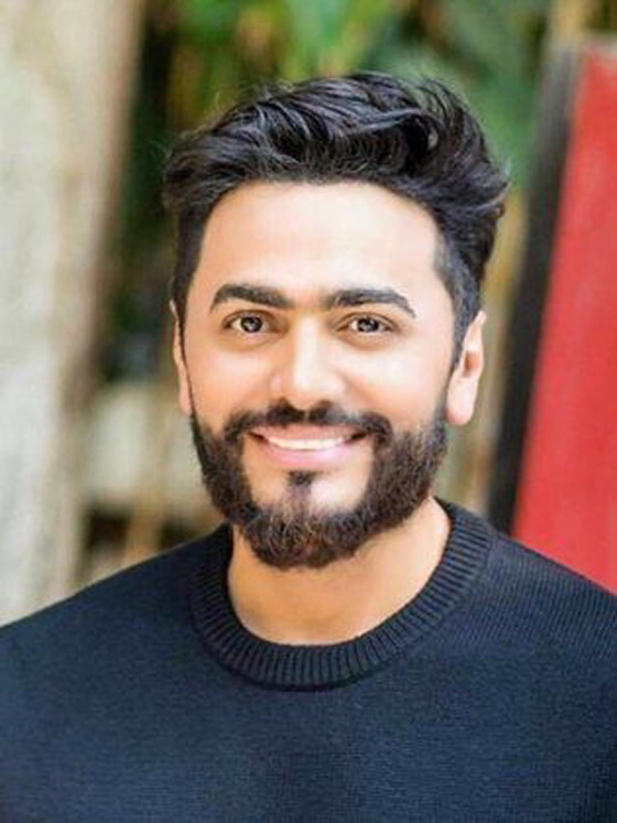 فيديو وصور: تامر حسني يكشف اسرار علاقته مع والدته وضربها له بالشبشب!  صورة رقم 4