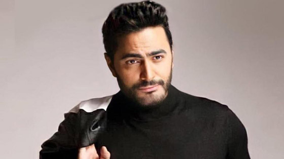 فيديو وصور: تامر حسني يكشف اسرار علاقته مع والدته وضربها له بالشبشب!  صورة رقم 5