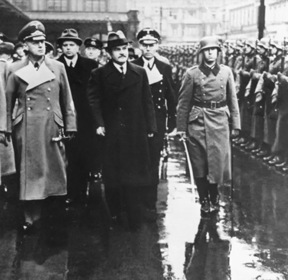 حين اقترب الاتحاد السوفيتي من التحالف مع هتلر صورة رقم 1