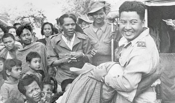 ملك كمبوديا الشقي: قصة سيهانوك الذي تنازل عن عرشه لأبيه مرتين صورة رقم 9