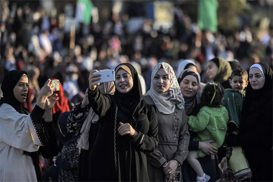 بالصور: الاحتفال بعيد الفطر حول العالم صورة رقم 12