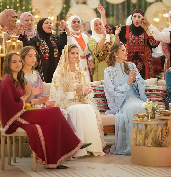الملكة رانيا تنشر اللقطات الأولى من حفل حناء رجوة وولي عهد الأردن صورة رقم 6