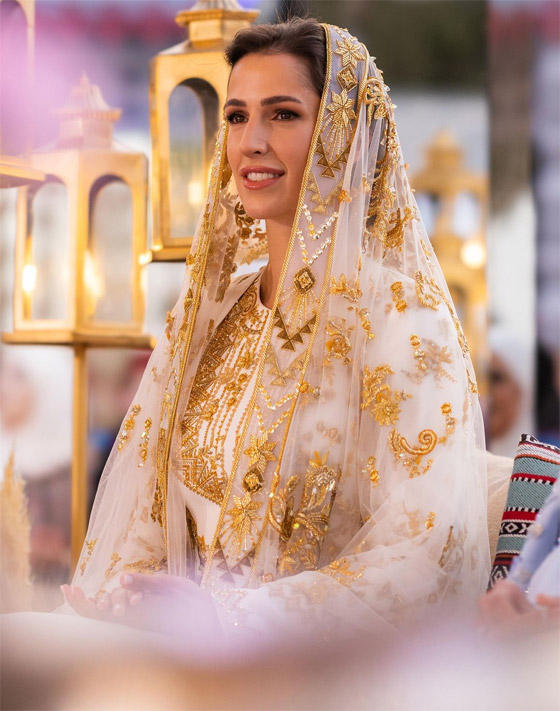 الملكة رانيا تنشر اللقطات الأولى من حفل حناء رجوة وولي عهد الأردن صورة رقم 4