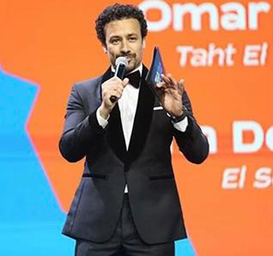 جوائز مسلسلات رمضان لـ منى زكي وجعفر العمدة.. بكاء وسجود طفل تحت الوصاية.. فيديو مؤثر صورة رقم 14