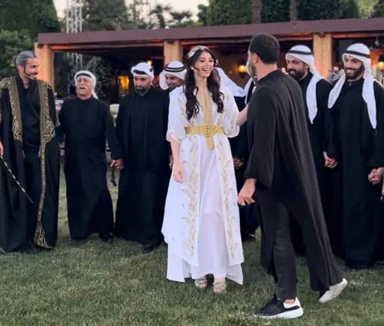 فيديوهات وصور من 