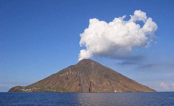 بركان يهدد إيطاليا! التحذير من ثوران خطير لم تشهده البلاد منذ 1583 صورة رقم 8