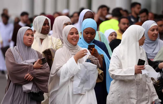 المسلمون يحتفلون بعيد الأضحى حول العالم - بالصور صورة رقم 16