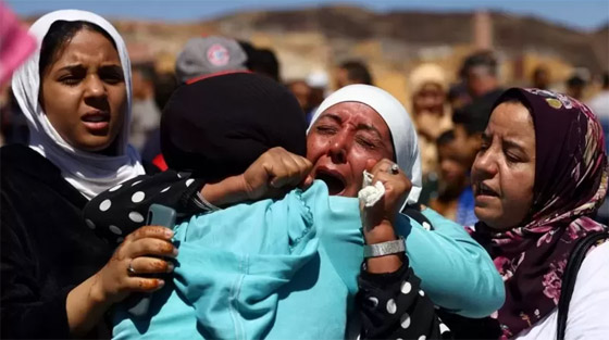 المغرب يسابق الزمن لإنقاذ المحاصرين تحت أنقاض الزلزال ويقبل المساعدة من 4 دول صورة رقم 3