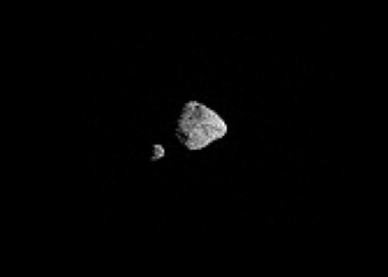 مفاجأة علمية.. مركبة فضائية ذهبت لتستكشف كويكبا فاكتشفت قمرا صغيرا صورة رقم 2