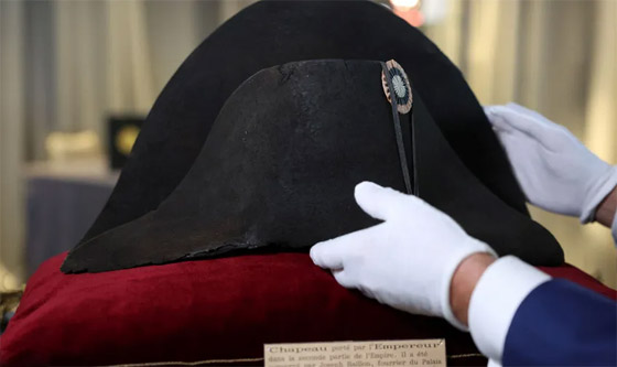 قبعة نابليون للبيع في مزاد.. وتوقعات بتحقيقها رقما كبيرا صورة رقم 6