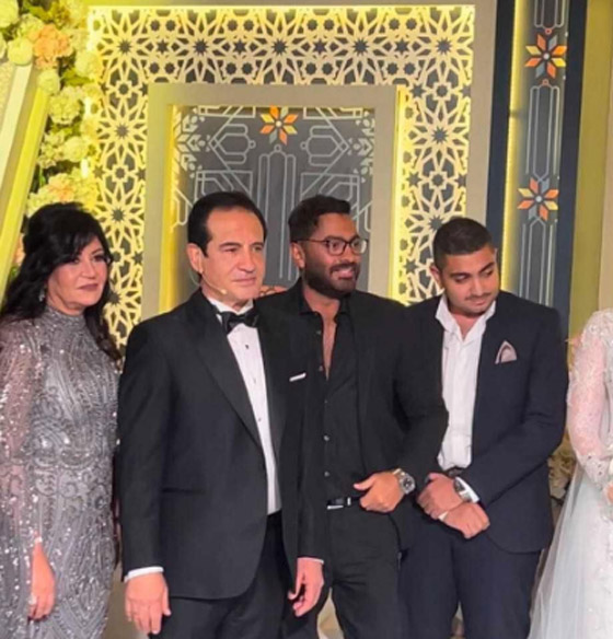 نجل محمد ثروت يحتفل بزواجه ويغني لعروسه بحفل الزفاف والعروس تبكي تأثراً.. فيديو وصور صورة رقم 8